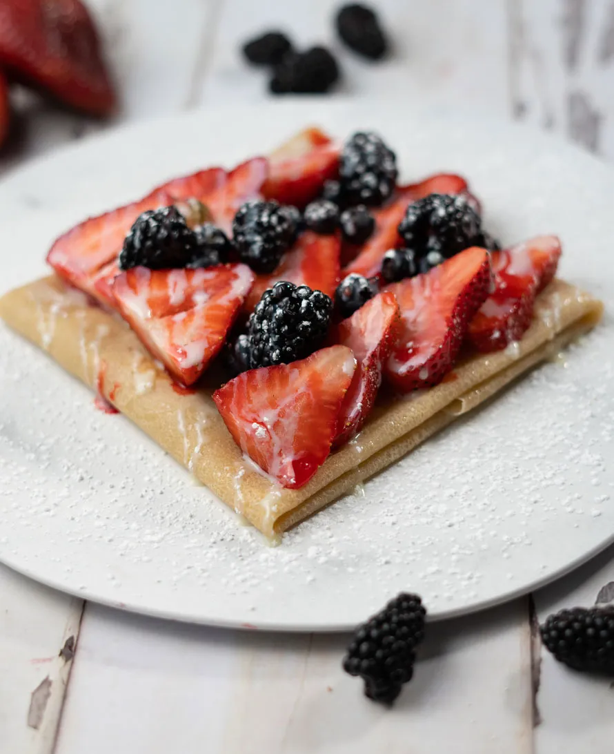 A berries crêpe on a white plate
